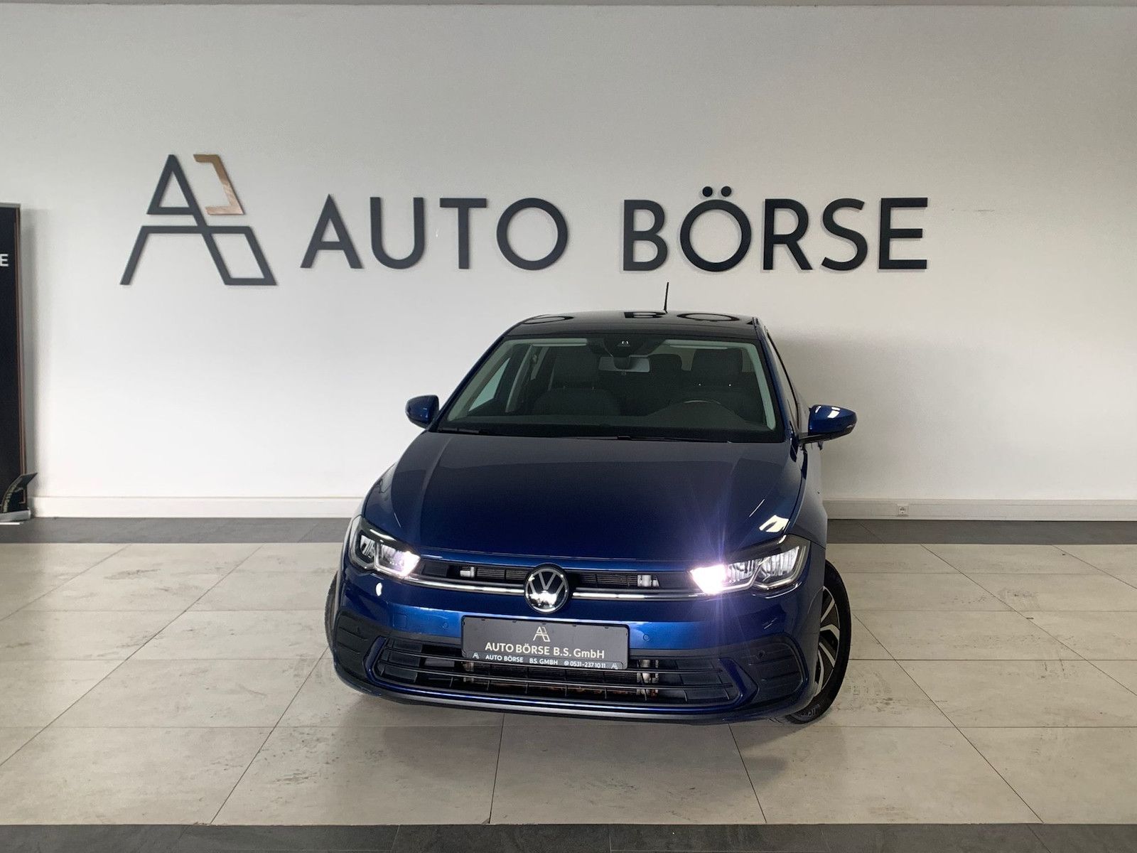 Volkswagen Polo VI 1.0 TSI DSG LIFE - Samsaru's Car Outlet