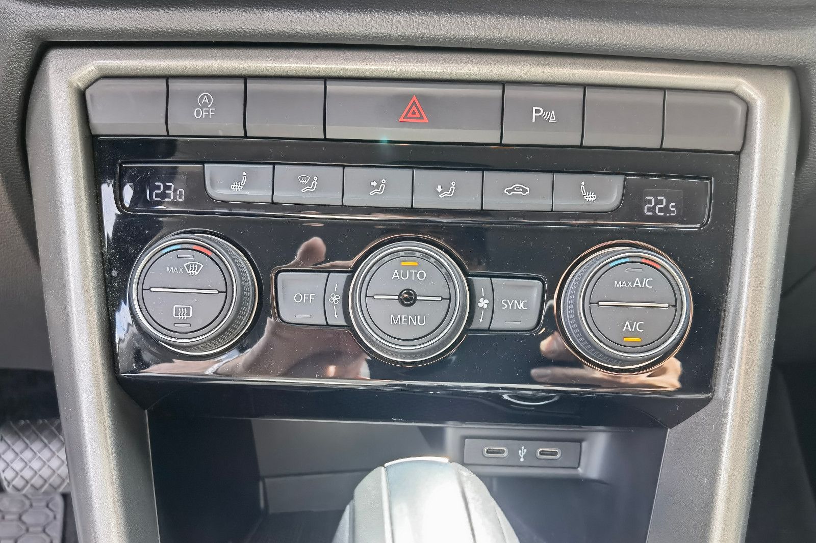 Volkswagen T-Roc 1.5TSI ACT OPF DSG Style - Samsaru's Car Outlet
