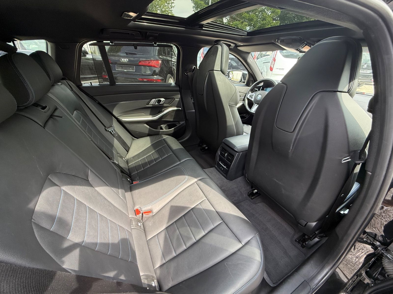 BMW 330 e xDrive M Sport - Samsaru's Car Outlet