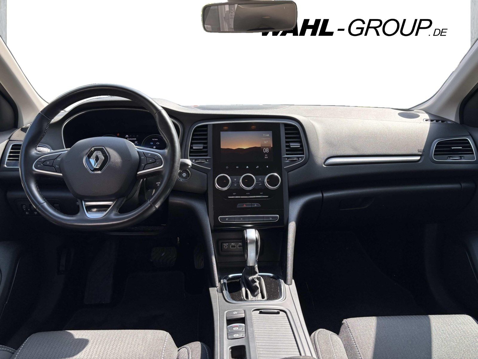Renault Megane Grandtour ZEN E-TECH Plug-in - Samsaru's Car Outlet