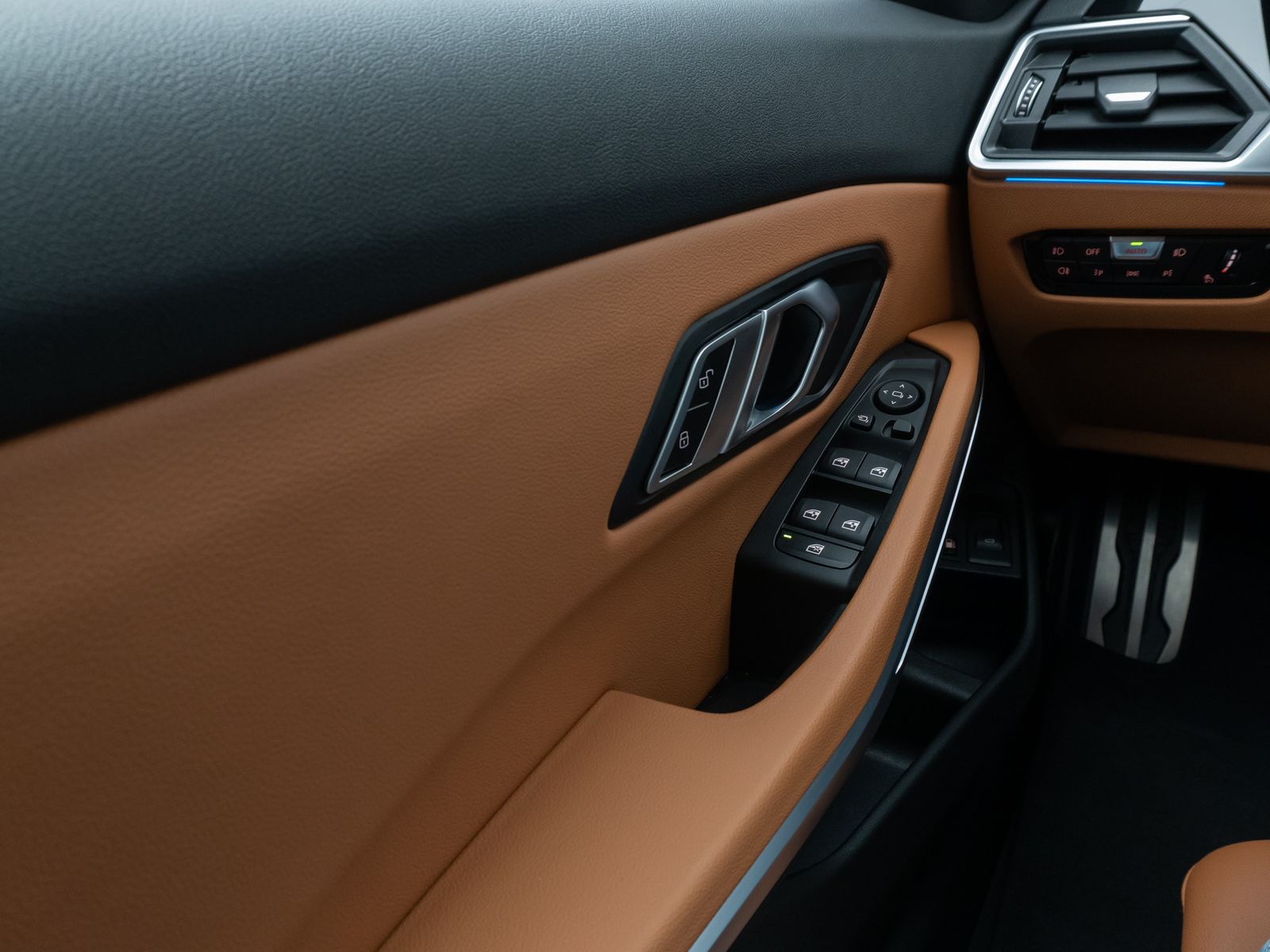 BMW 330e M Sport - Samsaru's Car Outlet