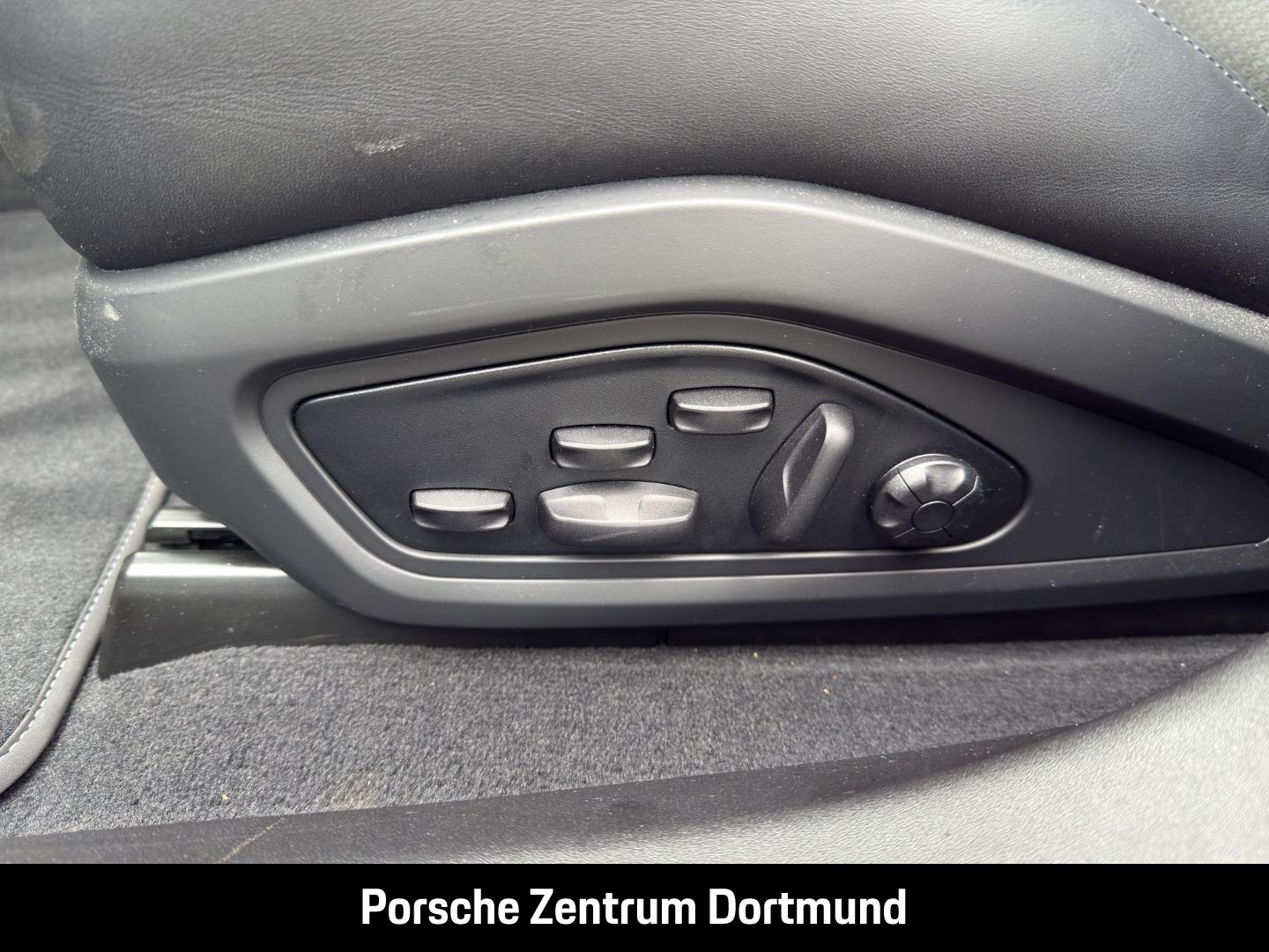 Porsche Taycan GTS Luftfederung BOSE Panoramadach LED