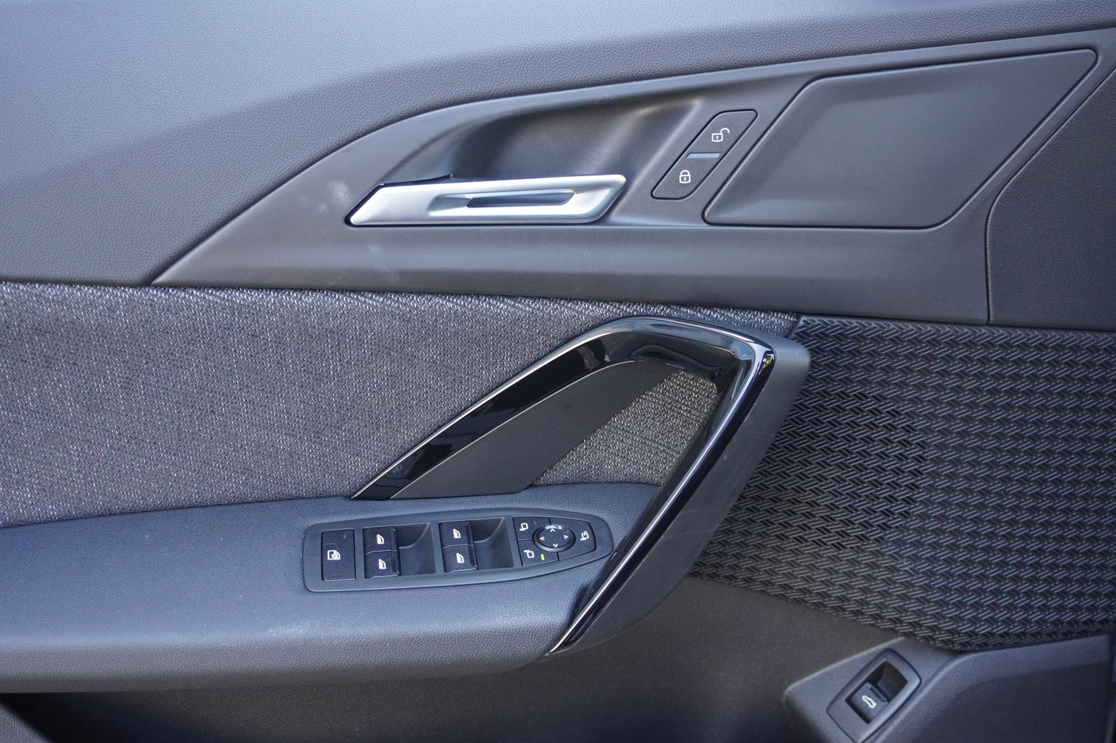 BMW X1 xDrive23i - Samsaru's Car Outlet