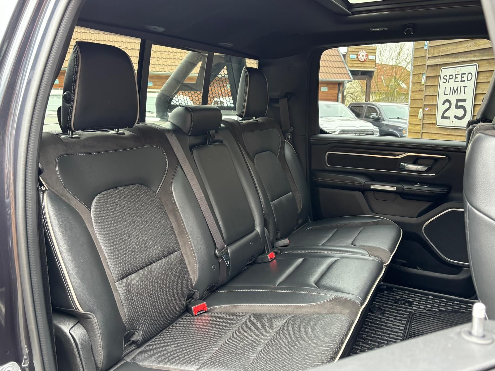 Dodge RAM 1500 Laramie 5.7L PANO 4x4 AHK LPG