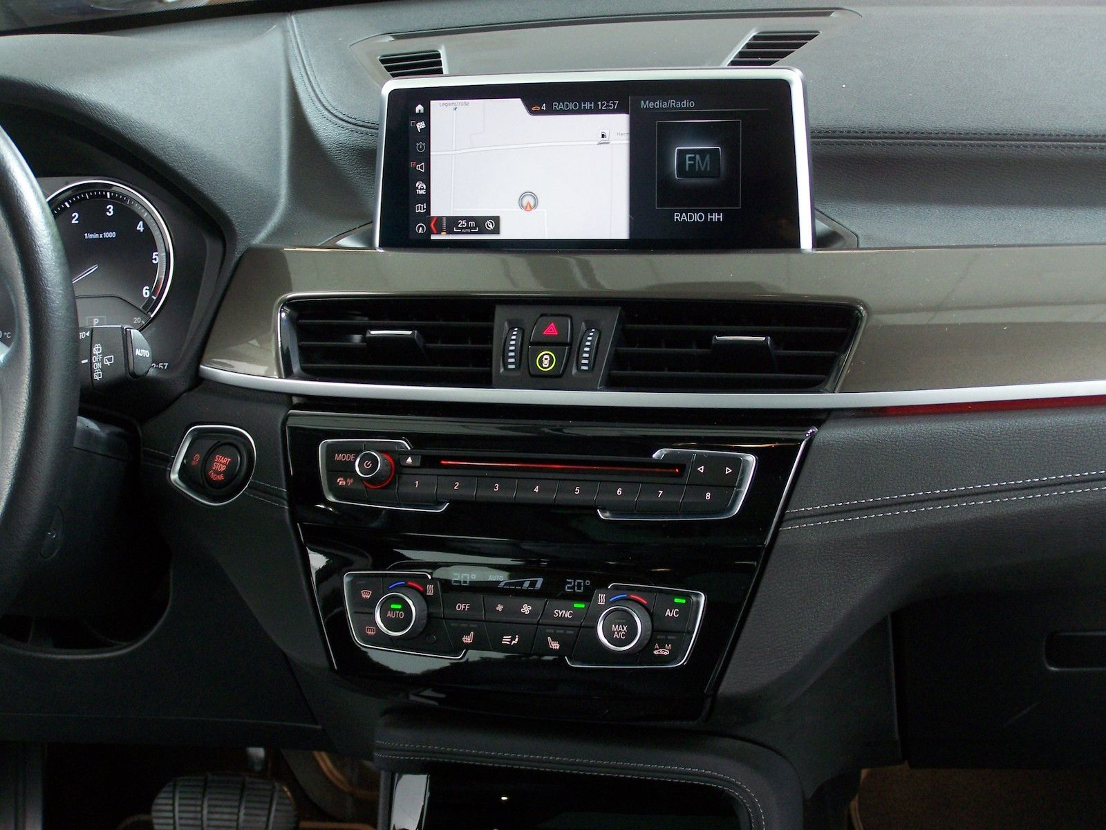 BMW X1 xDrive 20 d xLine - Samsaru's Car Outlet