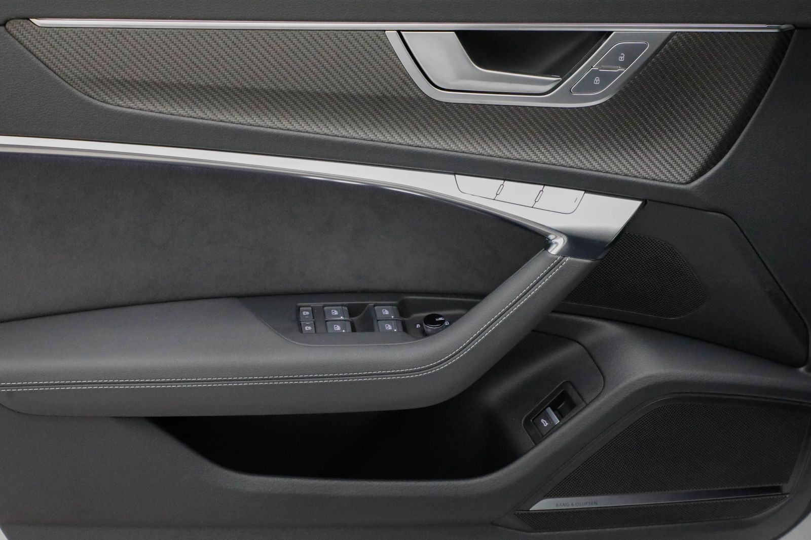 Audi RS 6 Avant AHK Matrix HUD Keramik Pano 305km/h