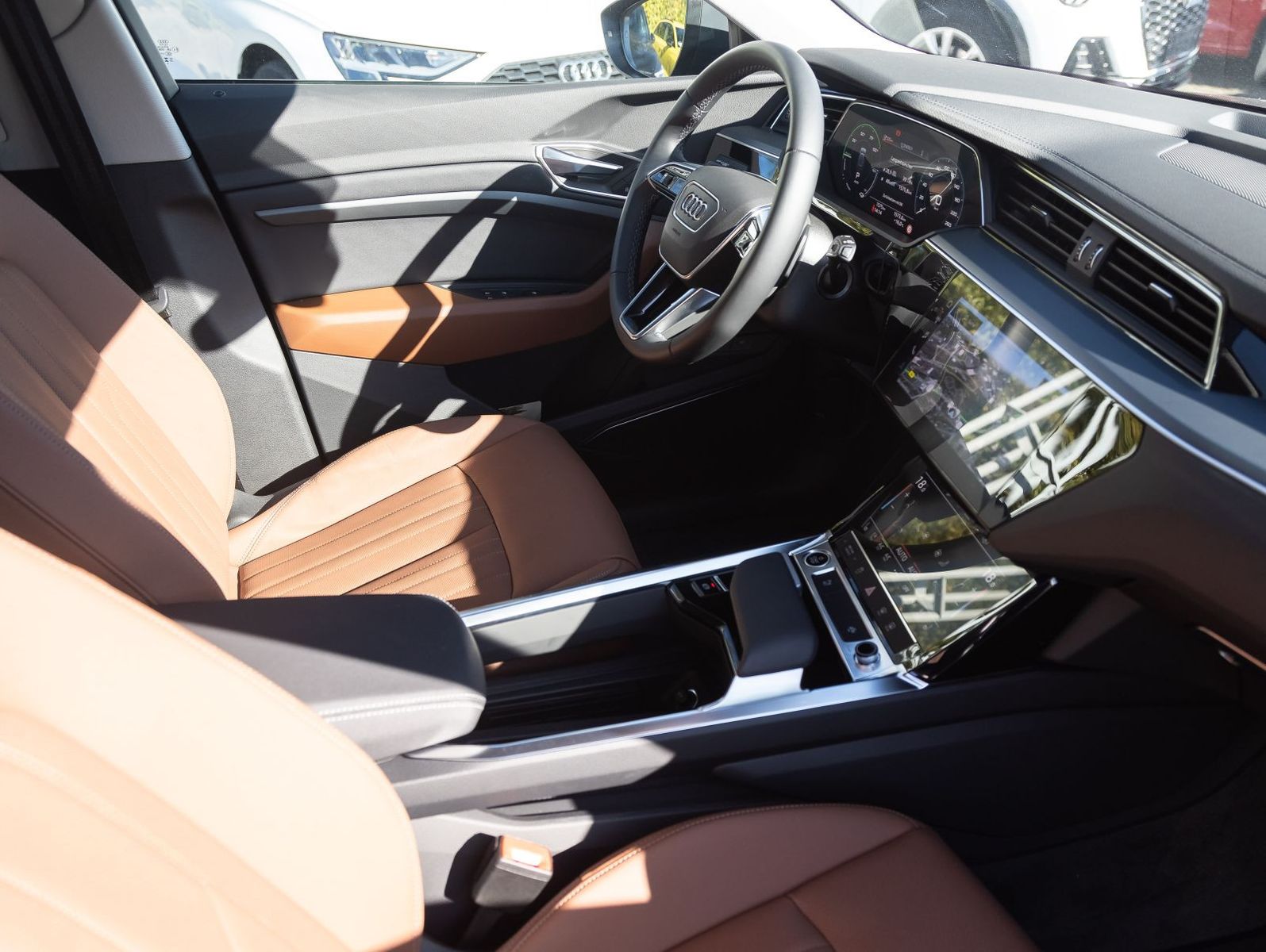 Audi Q8 S line 50 e-tron qu. - Samsaru's Car Outlet