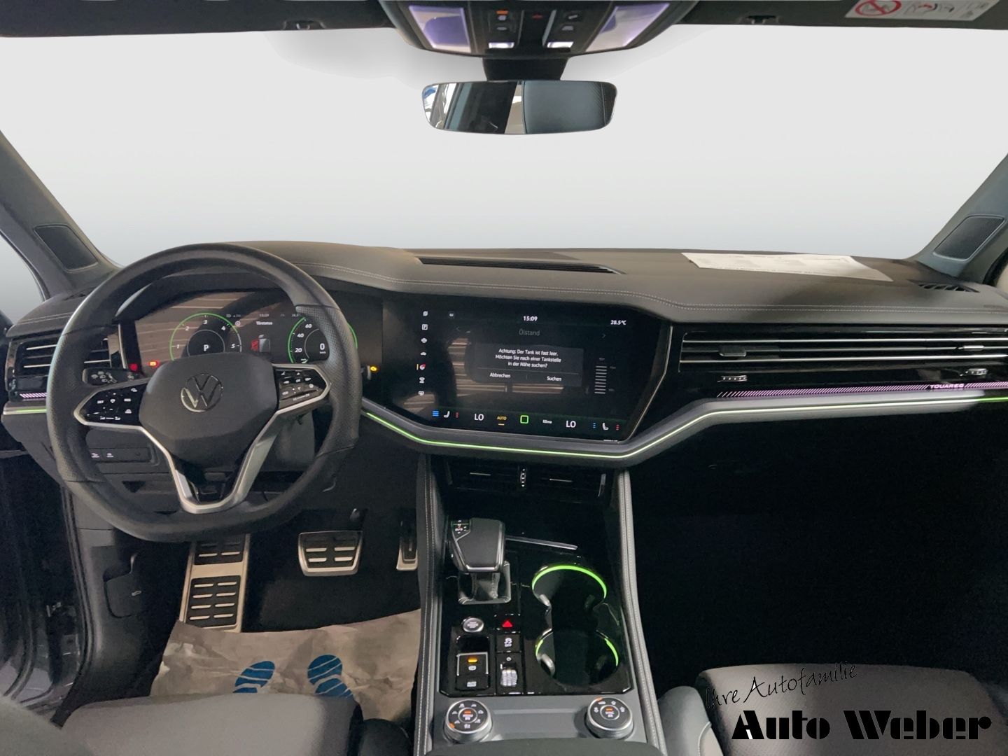 Volkswagen Touareg V6 4Motion R-Line - Samsaru's Car Outlet