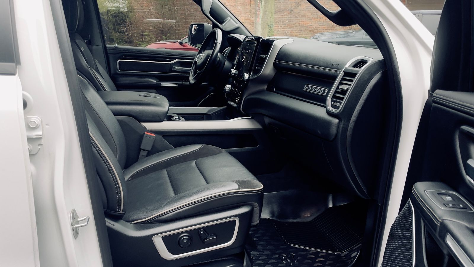 Dodge V8*4X4*OFF-ROAD*LARAMIE/SPORT*LED*AHK*GARANTE*