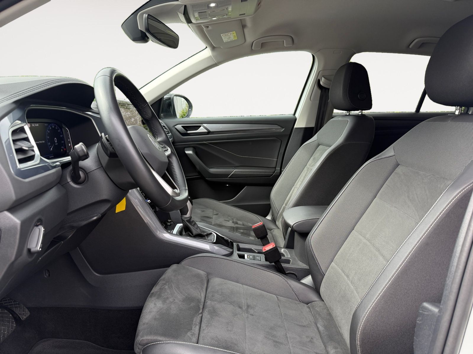 Volkswagen T-Roc 1.5 TSI DSG Facelift Style - Samsaru's Car Outlet