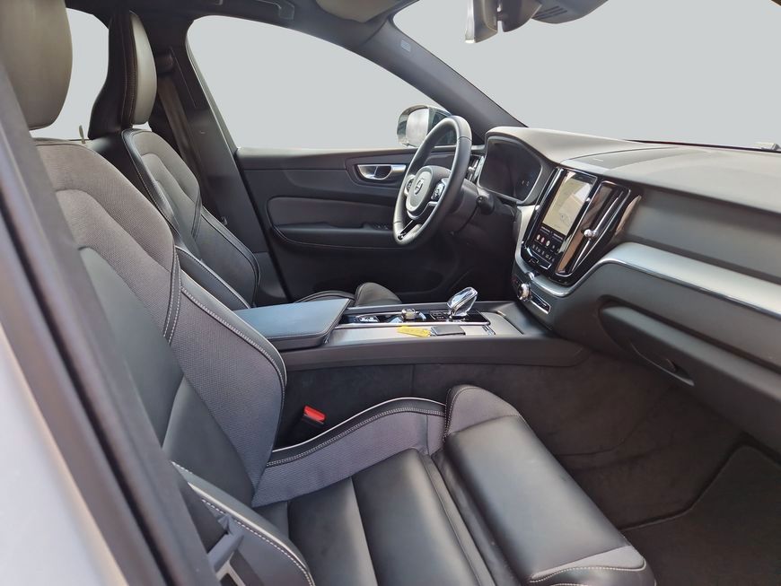 Volvo XC60 B4 D AWD Plus Dark,Pano, LM 21'',360° Surro