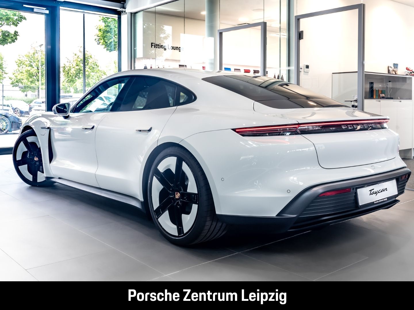 Porsche Taycan 4 SportDesign HD-Matrix ACC Pepita 21Zoll