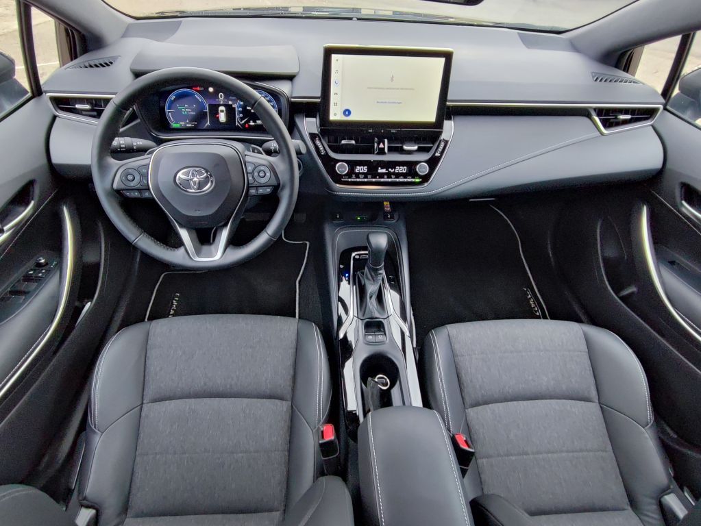 Toyota Corolla 2.0 Hybrid - Samsaru's Car Outlet