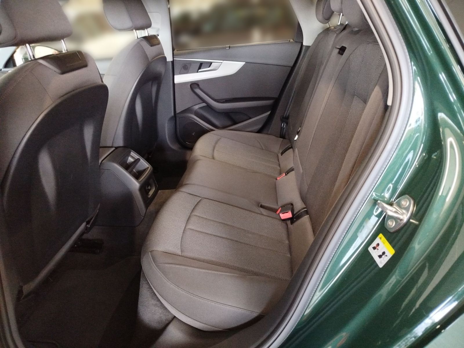 Audi A4 Avant 35 TDI S tronic advanced - Samsaru's Car Outlet