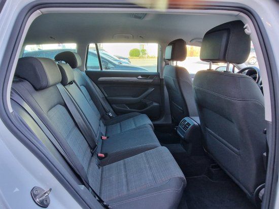 Volkswagen Passat Variant 1.6 TDI Business - Samsaru's Car Outlet