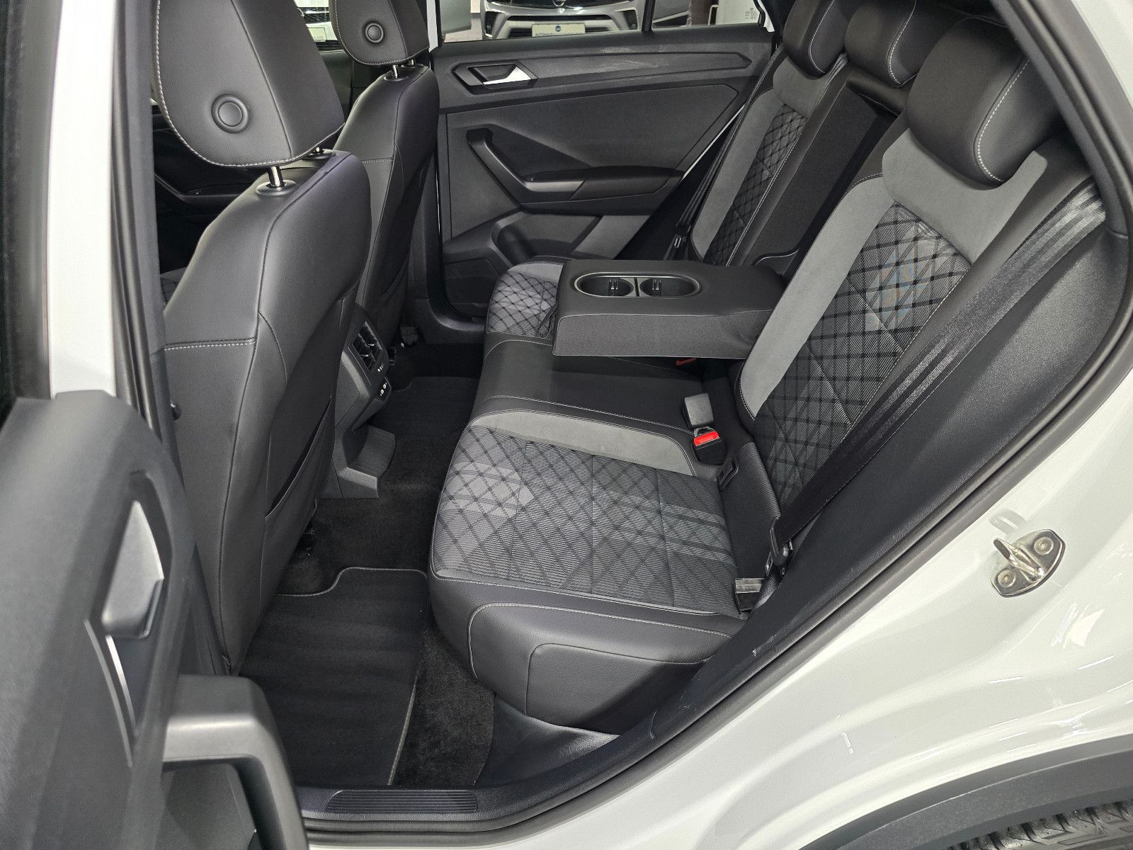 Volkswagen T-Roc R-Line Sport - Samsaru's Car Outlet