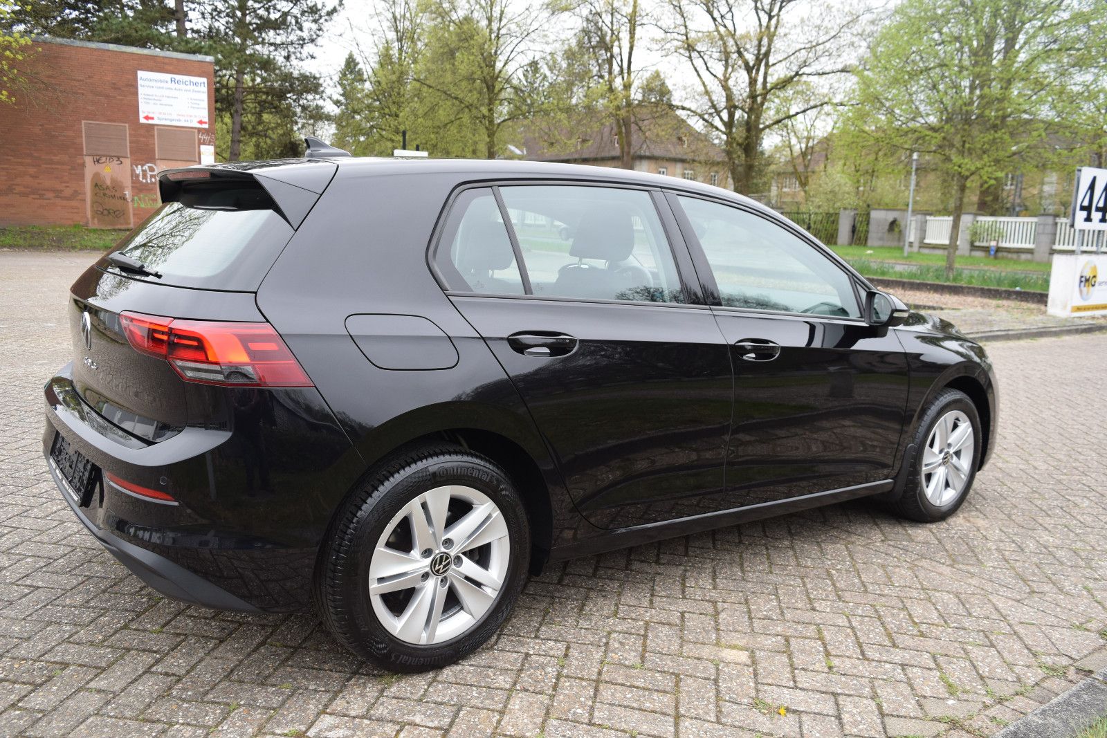 Volkswagen Golf VIII Lim. Life - Samsaru's Car Outlet