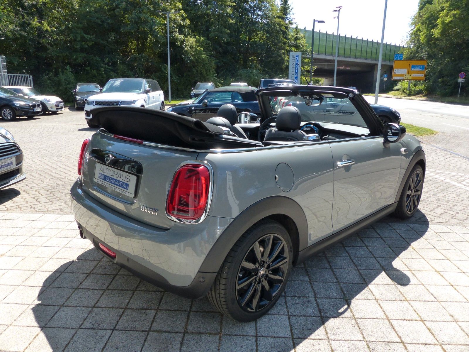 MINI Cooper Cabrio Chili - Samsaru's Car Outlet