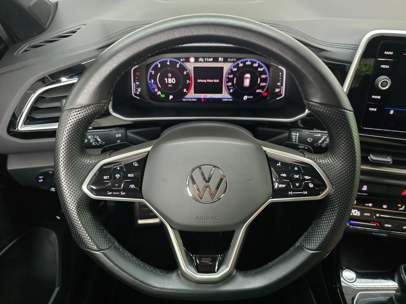 Volkswagen T-Roc R-Line Sport - Samsaru's Car Outlet