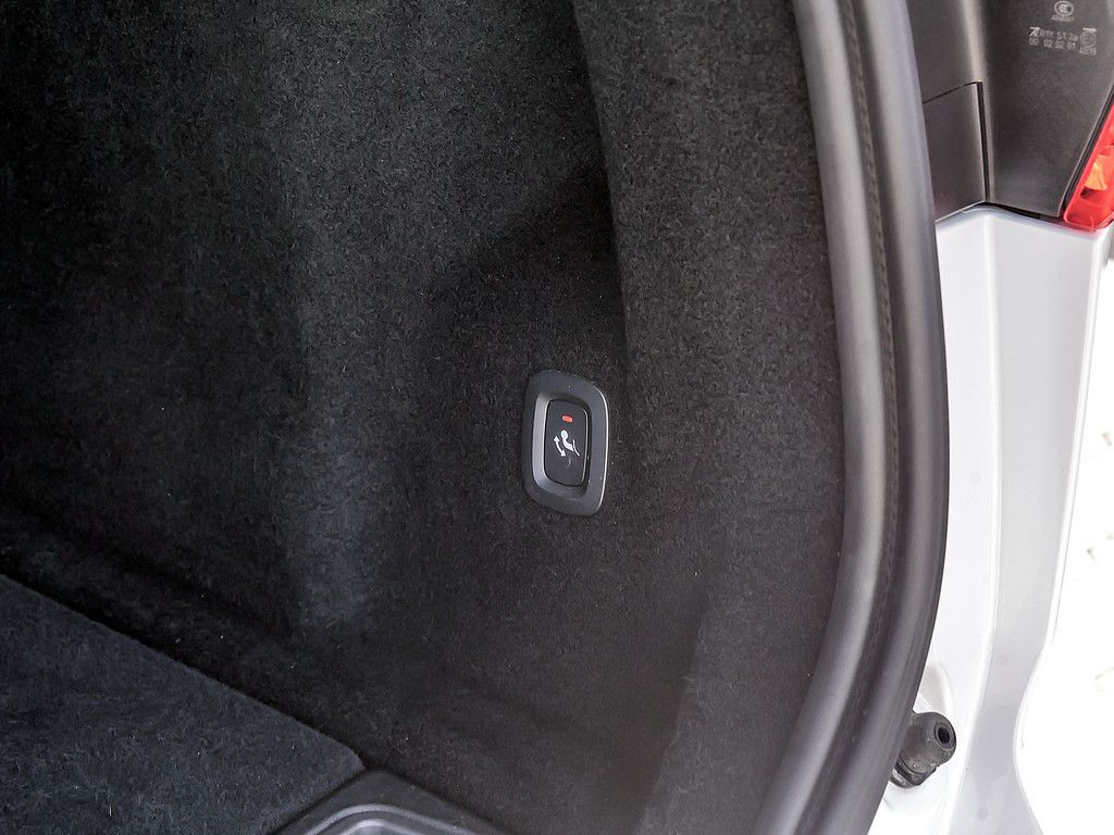 Volvo XC60 B4 Plus Dark AWD