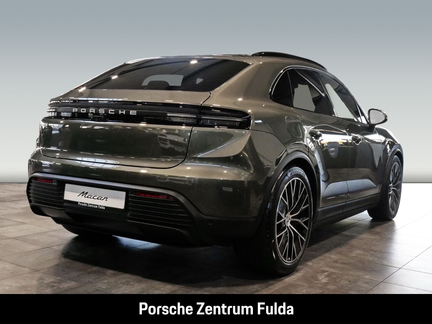 Porsche Macan 4 - Samsaru's Car Outlet