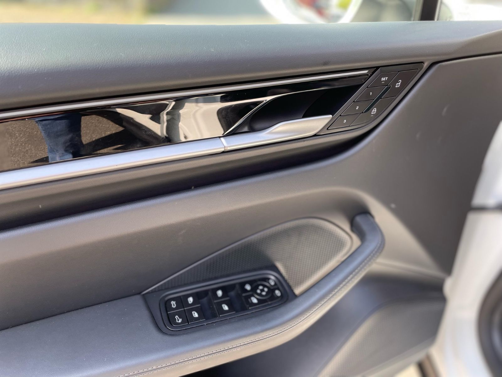 Porsche Macan 4 - Samsaru's Car Outlet