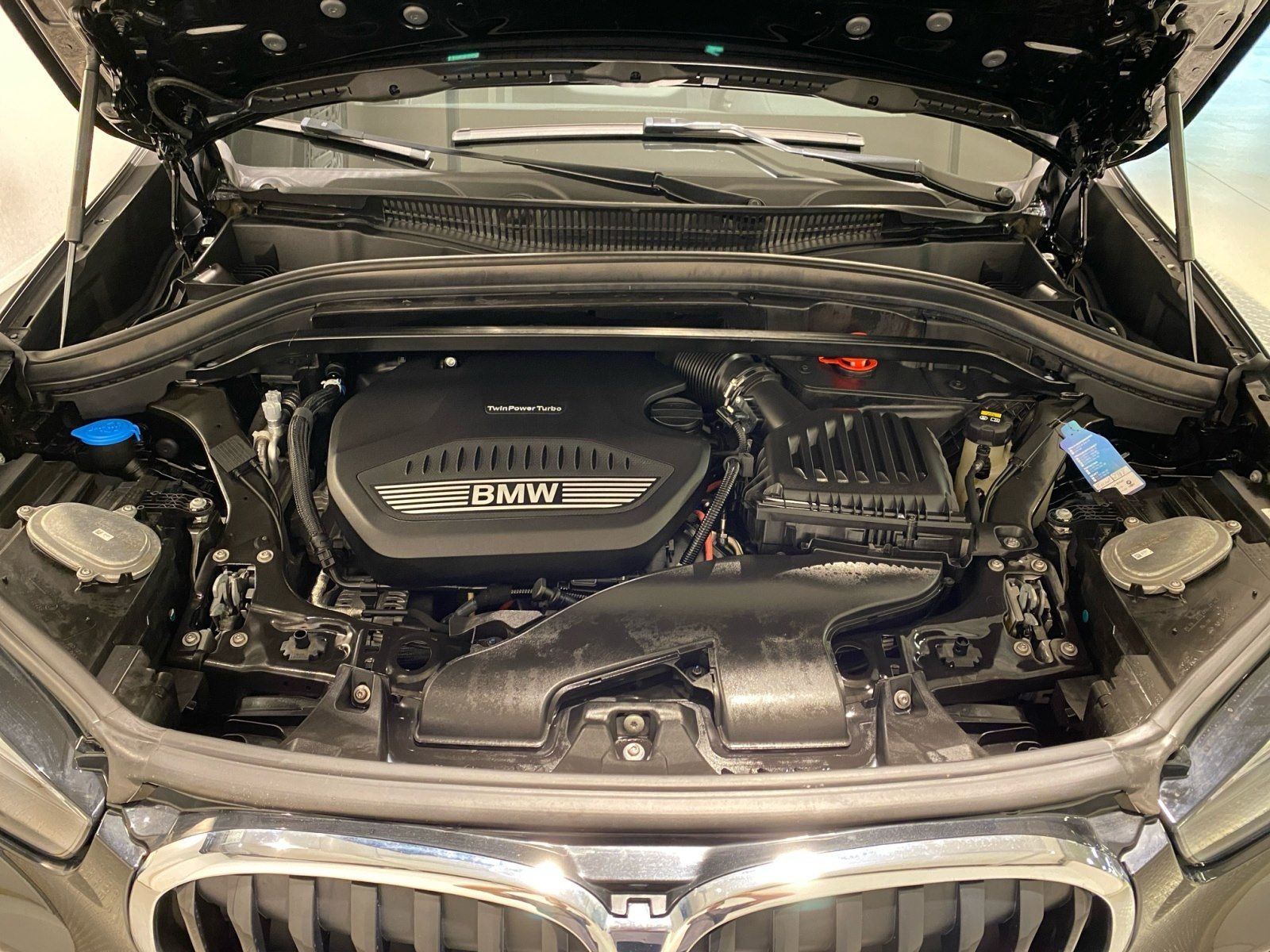 BMW X1 xDrive18d Sport Line - Samsaru's Car Outlet