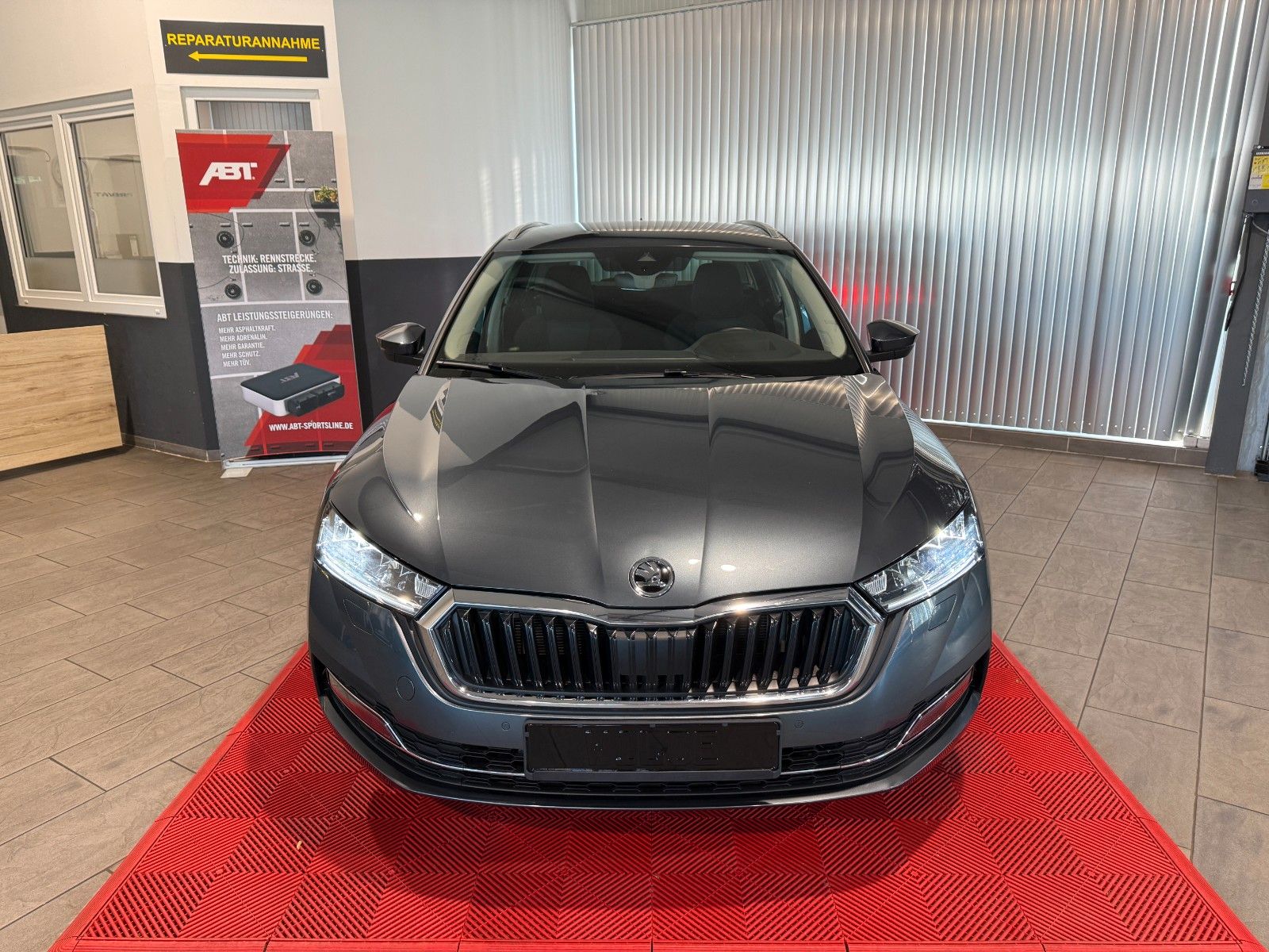 Skoda Octavia Combi First Edition iV - Samsaru's Car Outlet