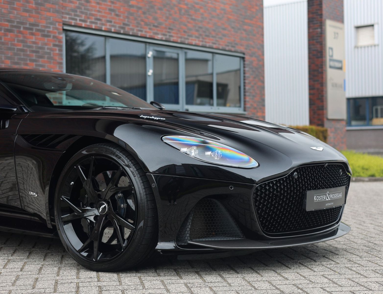 Aston Martin DBS Superleggera 5.2 V12 | B&O - Carbon