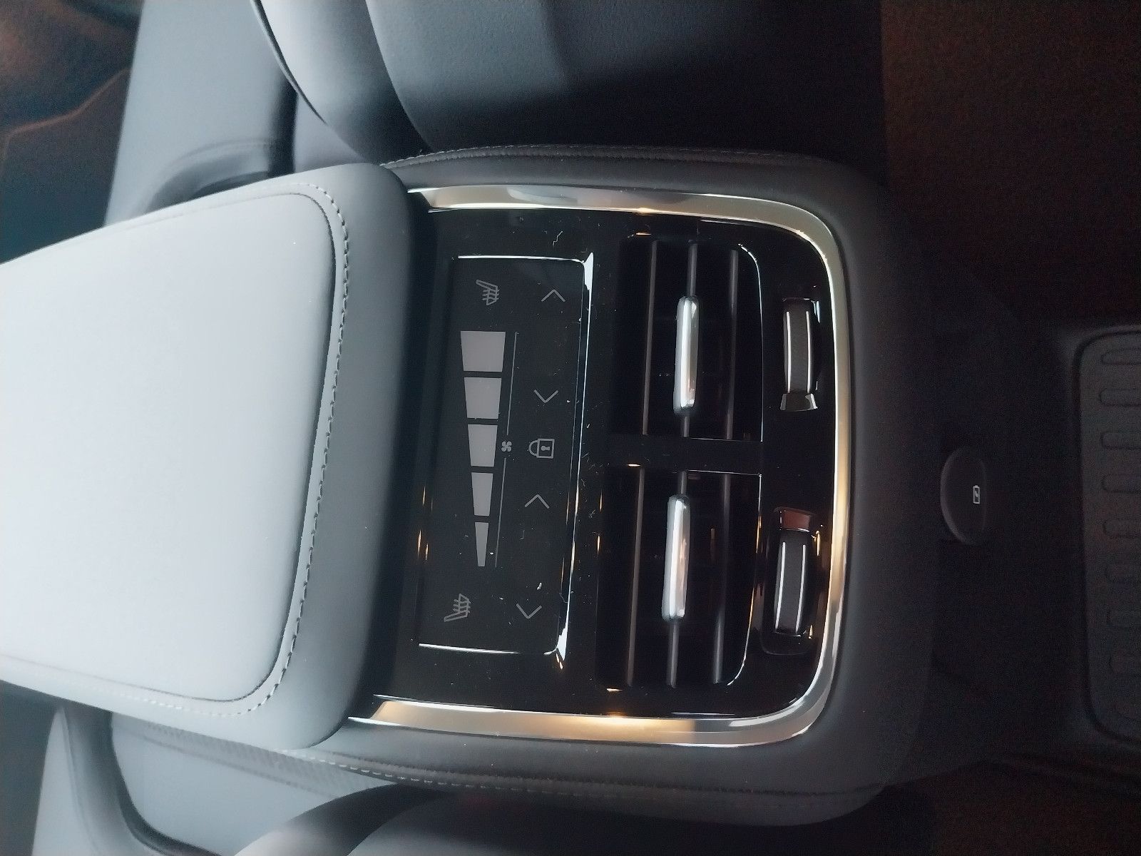 Volvo XC90 Plus Bright Recharge Plug-In Hybrid AWD