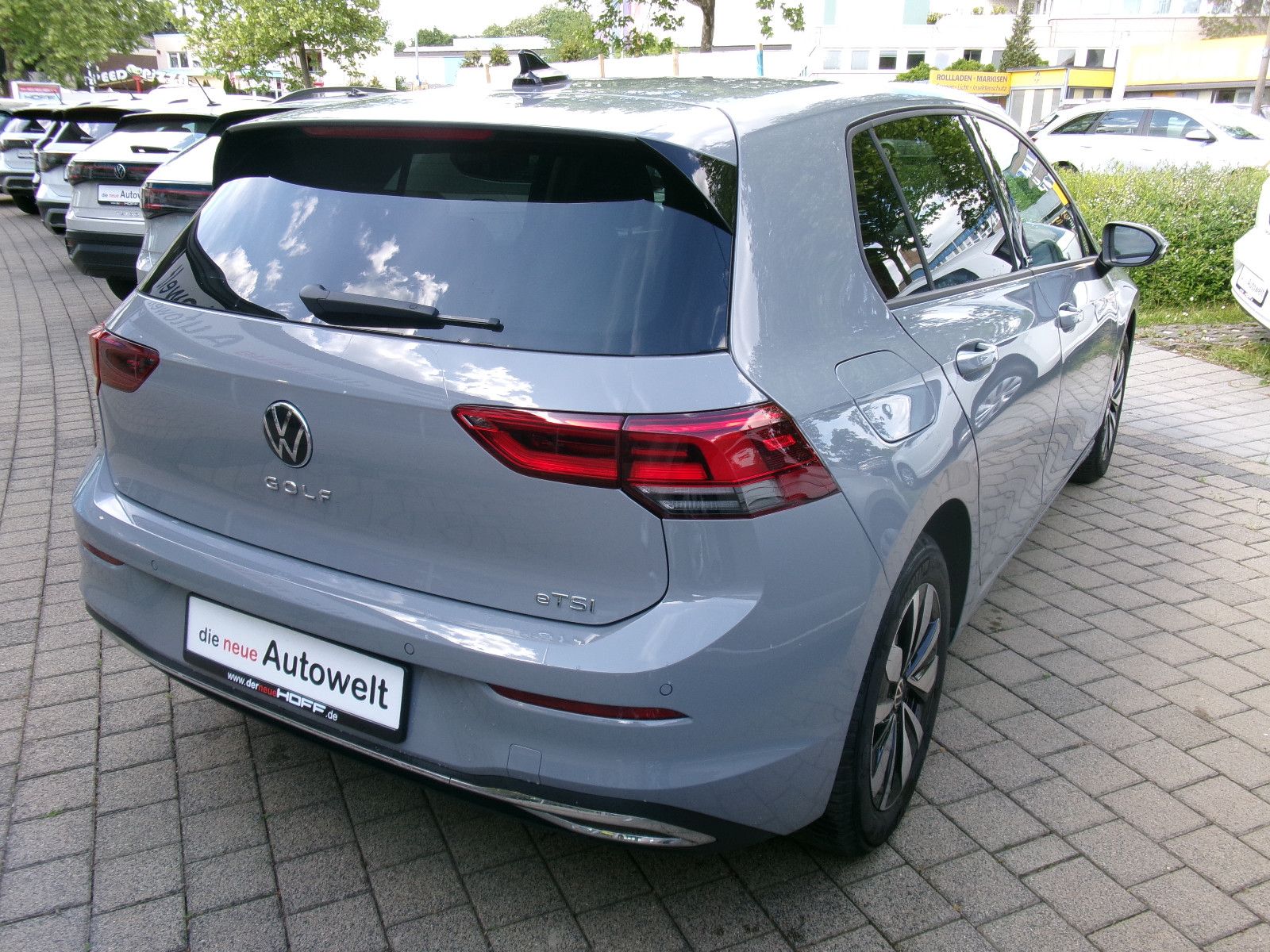 Volkswagen Golf VIII 1.0 eTSI Move - Samsaru's Car Outlet