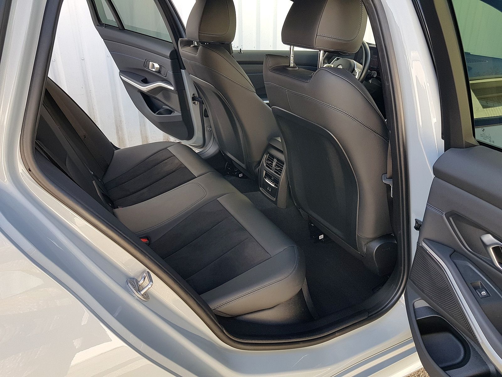BMW 320d xDrive M-Sport - Samsaru's Car Outlet