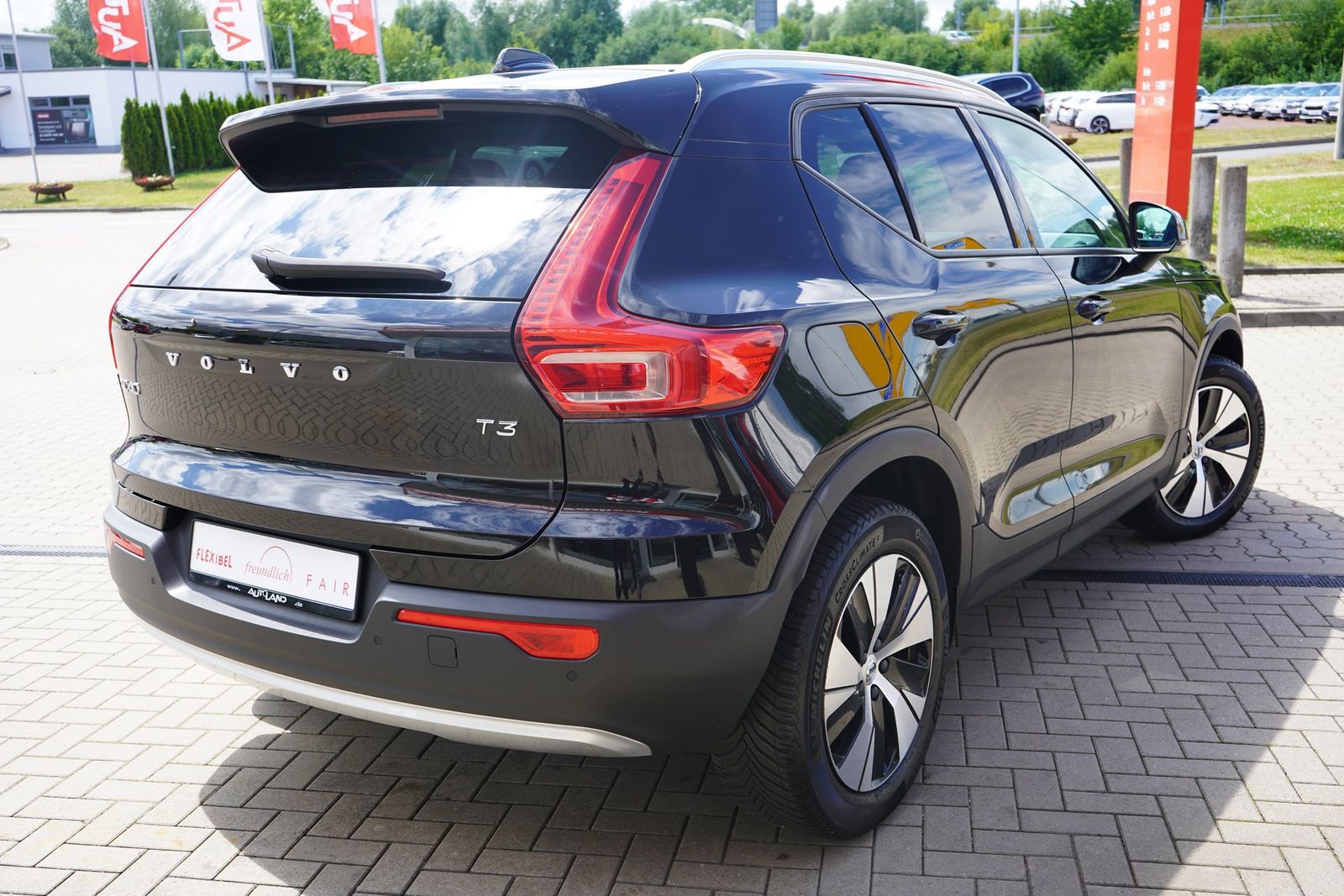 Volvo XC 40 T3 2WD Momentum Pro - Samsaru's Car Outlet