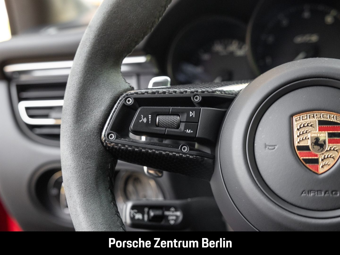Porsche Macan GTS Karminrot Sportabgasanlage Panorama