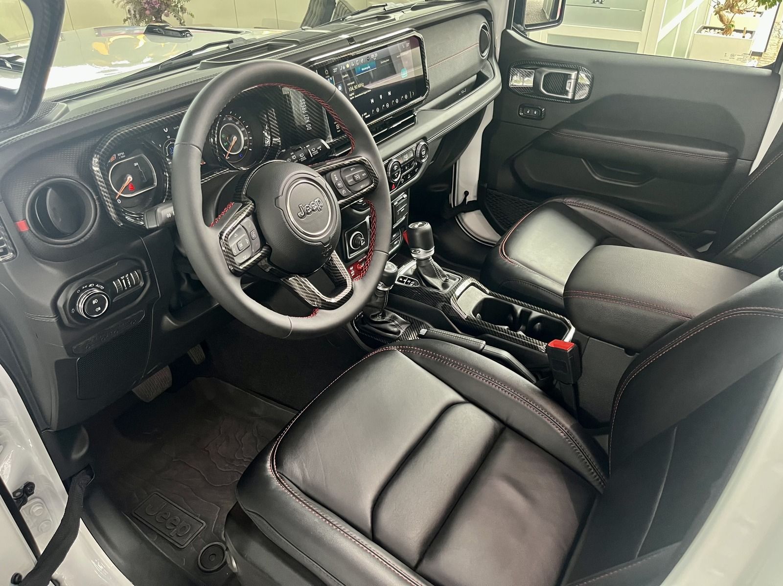 Jeep Wrangler 2.0 Sky One Rubicon Brute Look + Carbon