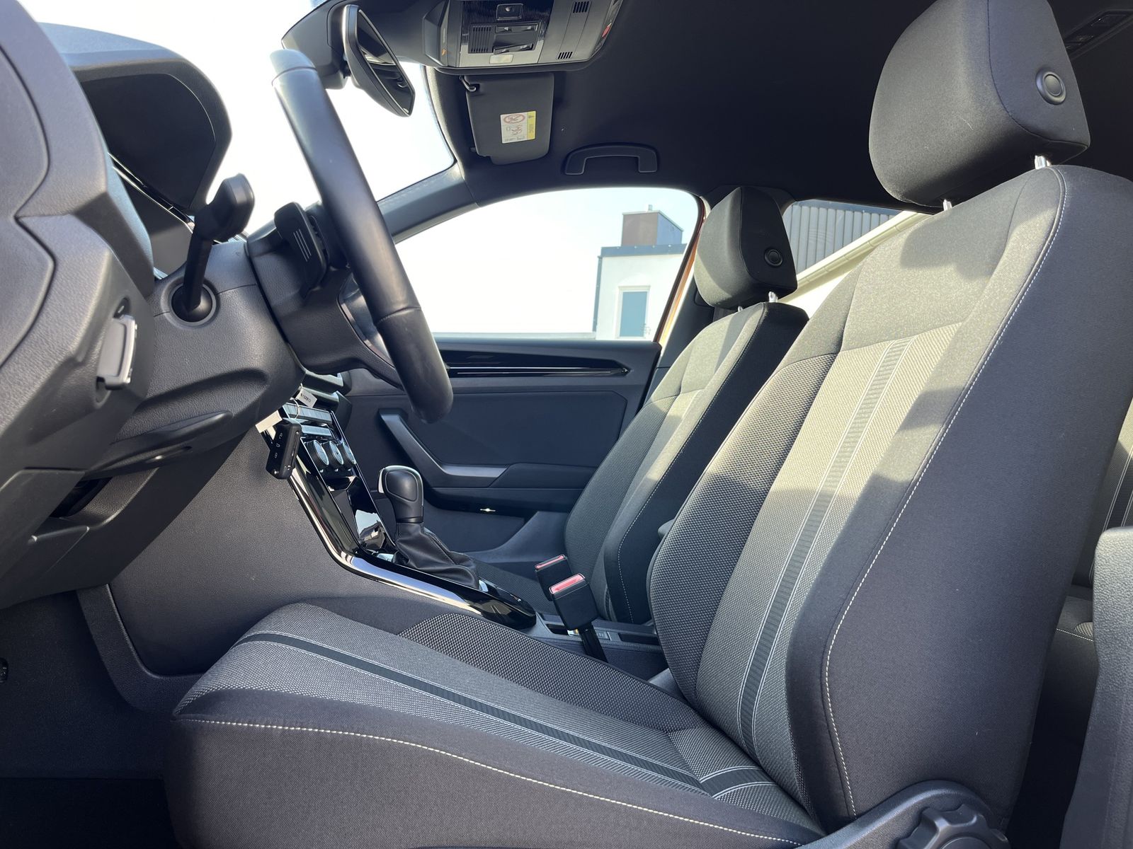 Volkswagen T-Roc 2.0 TDI DSG Style - Samsaru's Car Outlet