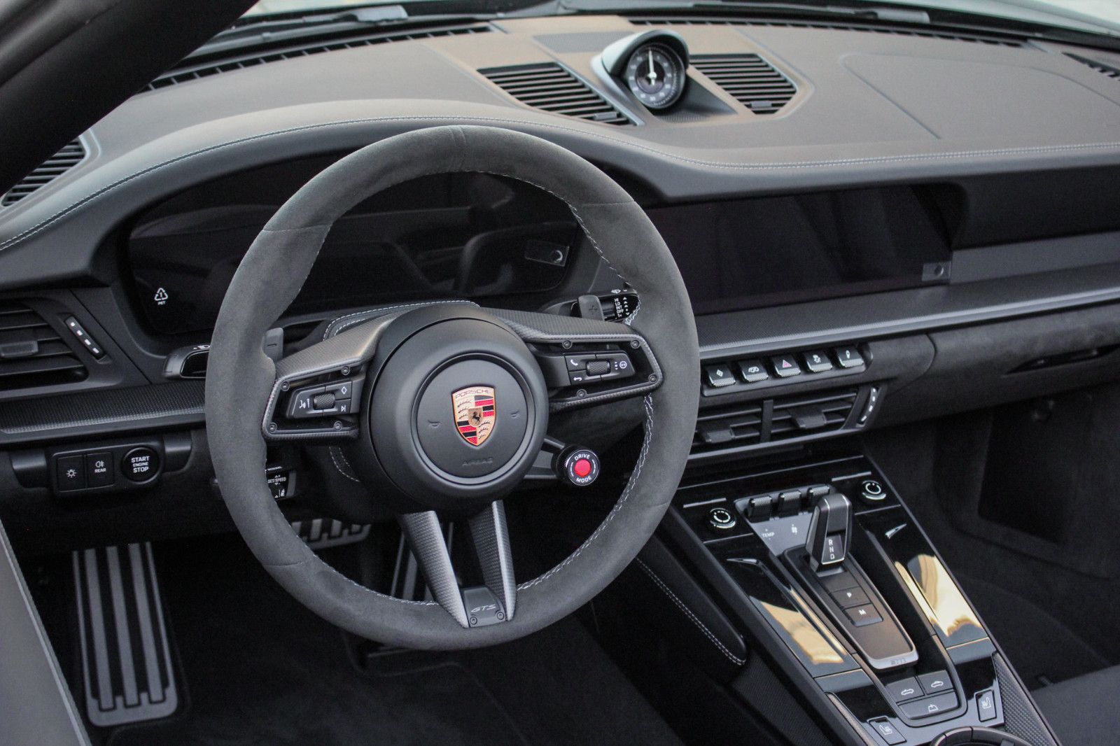 Porsche 911 992.2 Carrera 4 GTS T-Hybrid Cabriolet