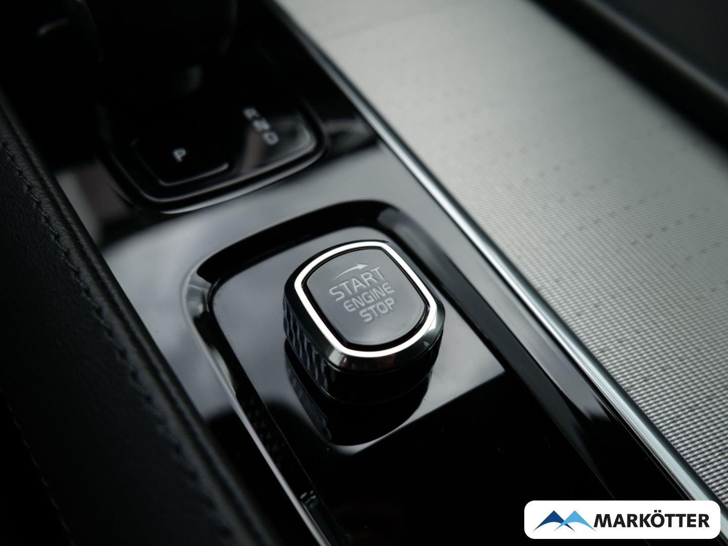 Volvo XC90 T8 AWD Recharge Plus Dark 7-Sitzer/Four-C