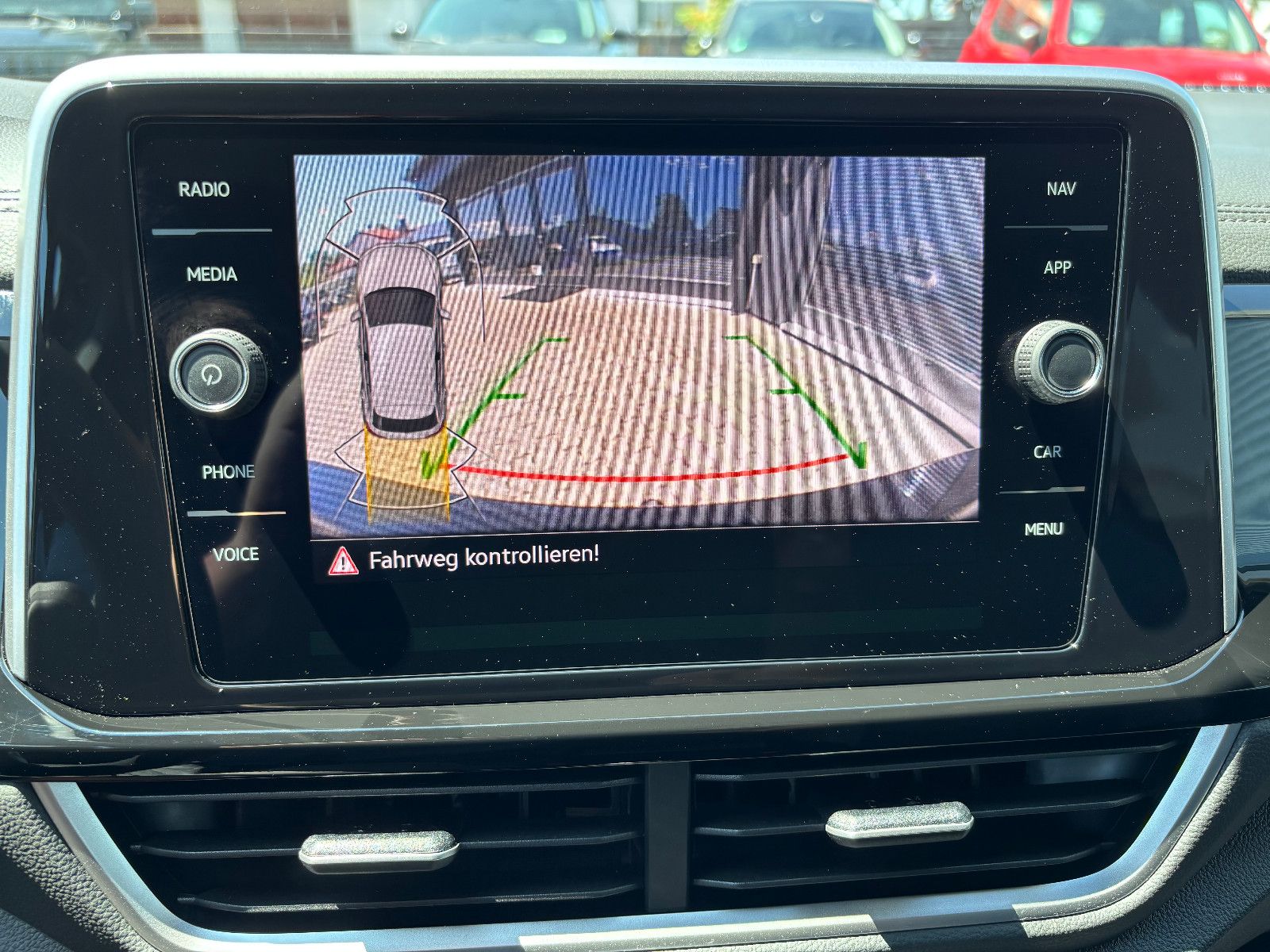 Volkswagen T-Roc 2.0 TSI 4MOTION R-Line - Samsaru's Car Outlet