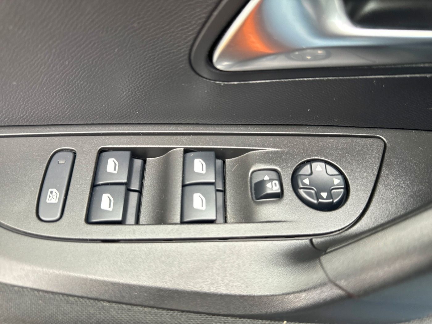 Peugeot 2008 e- Active Pack - Samsaru's Car Outlet