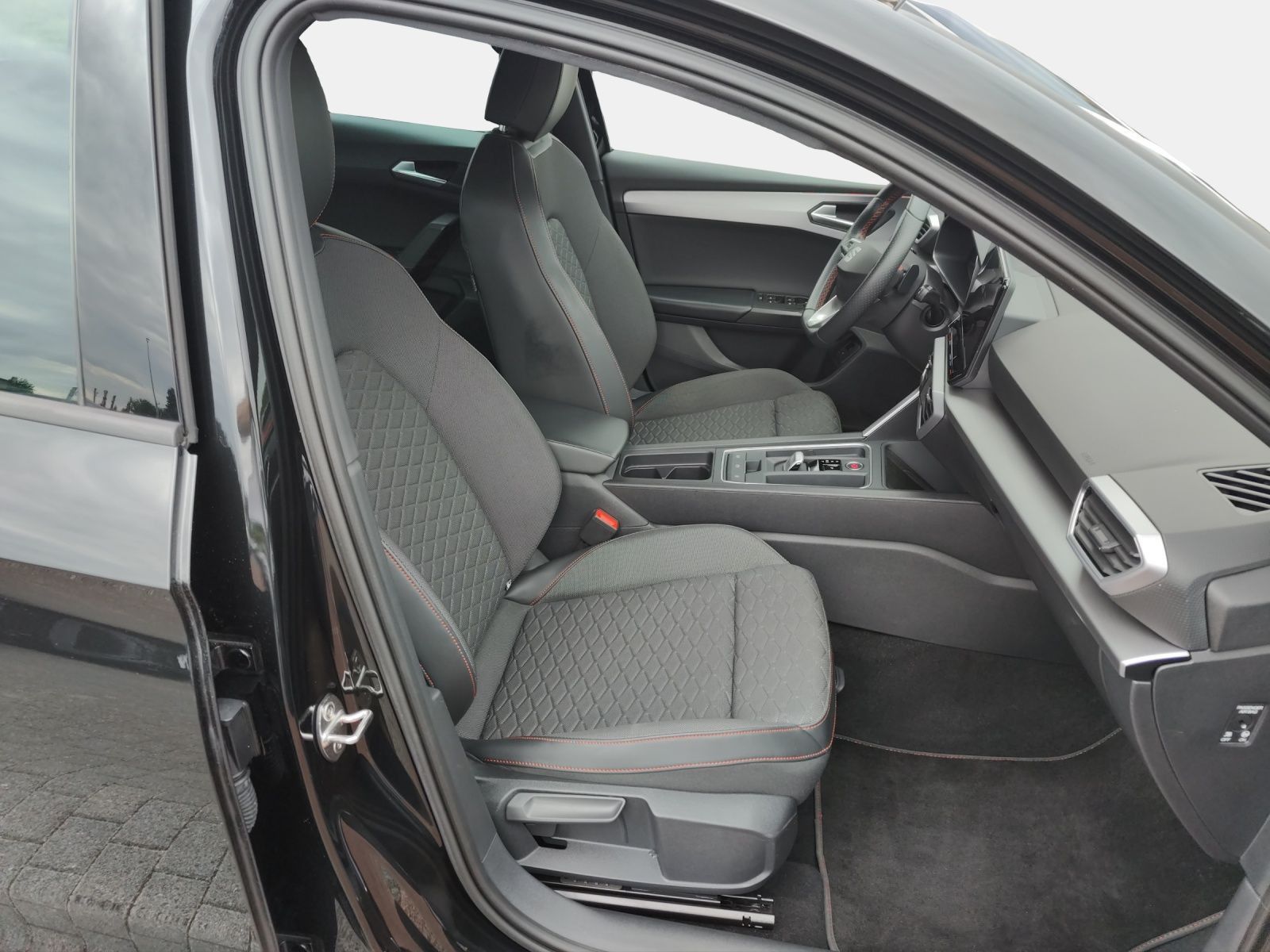 Seat Leon Sportstourer 2.0 TSI FR AHK LED RFK Navi