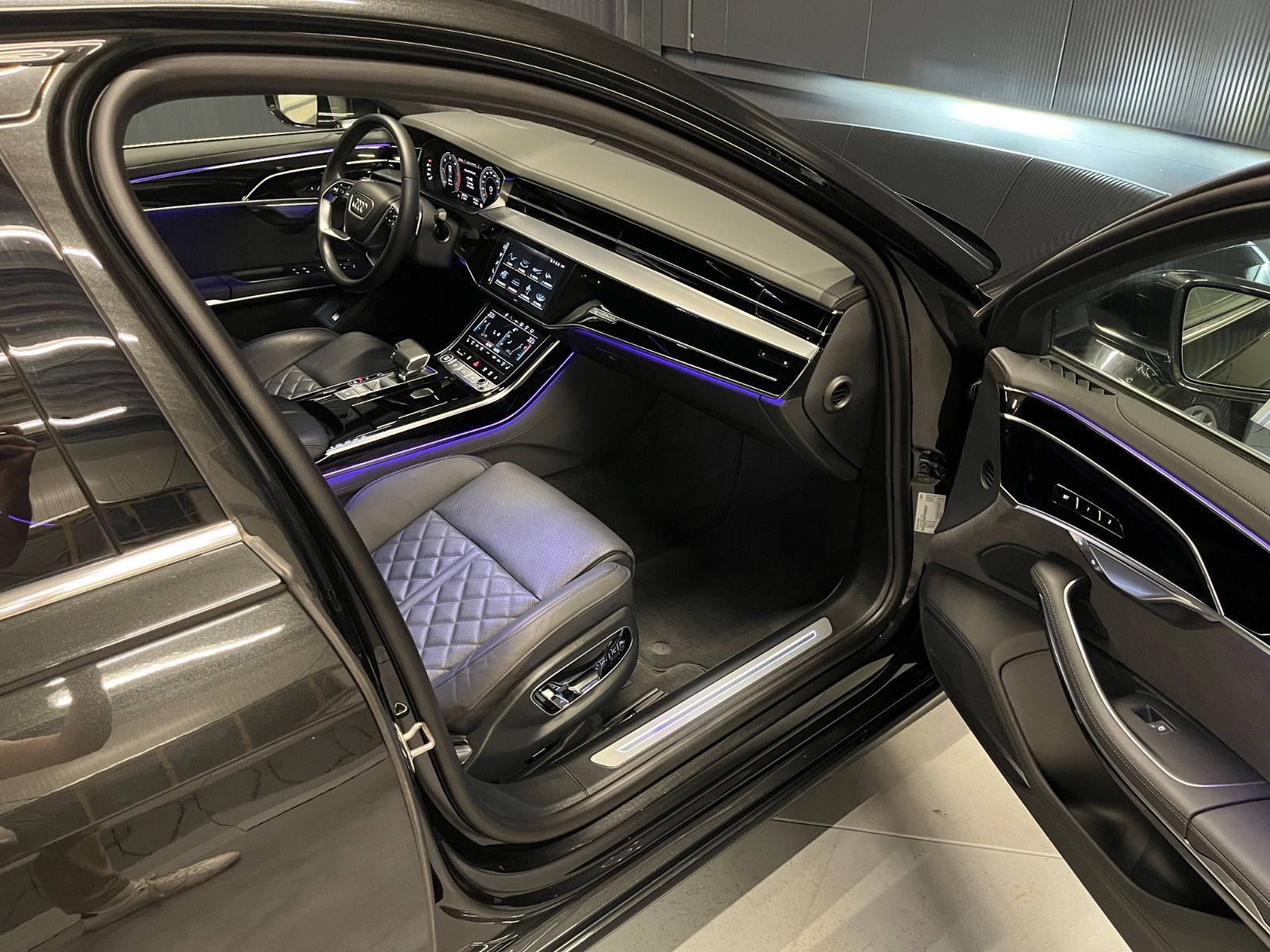Audi A8 50 TDI L quattro - Samsaru's Car Outlet