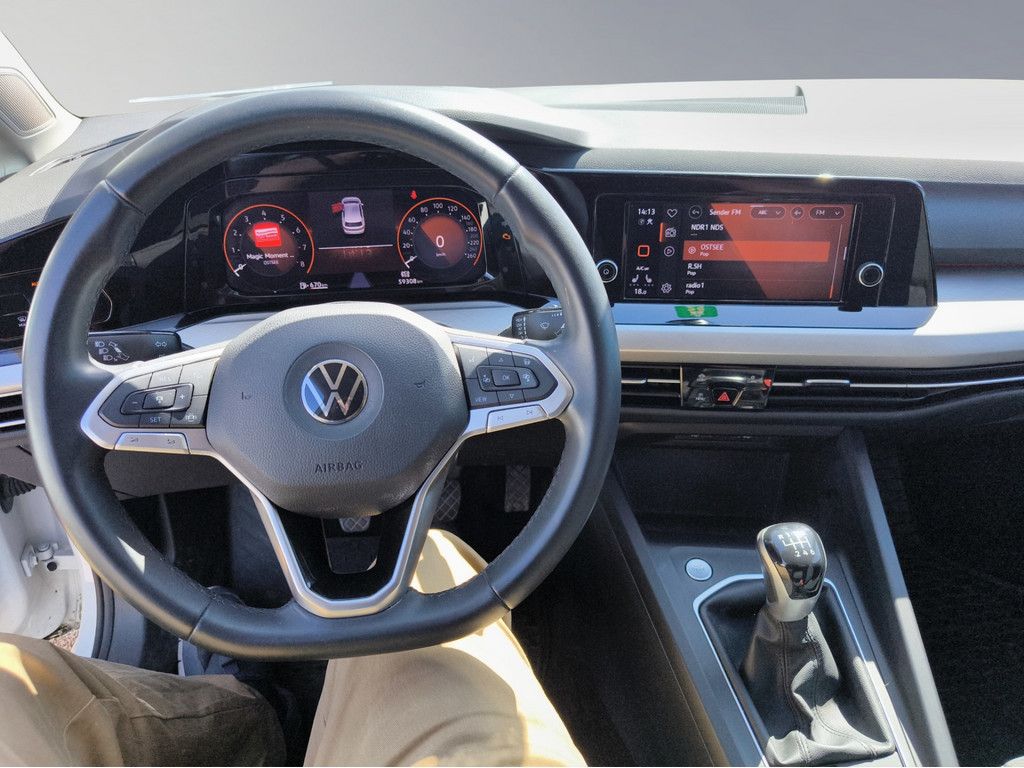 Volkswagen Golf VIII Life - Samsaru's Car Outlet