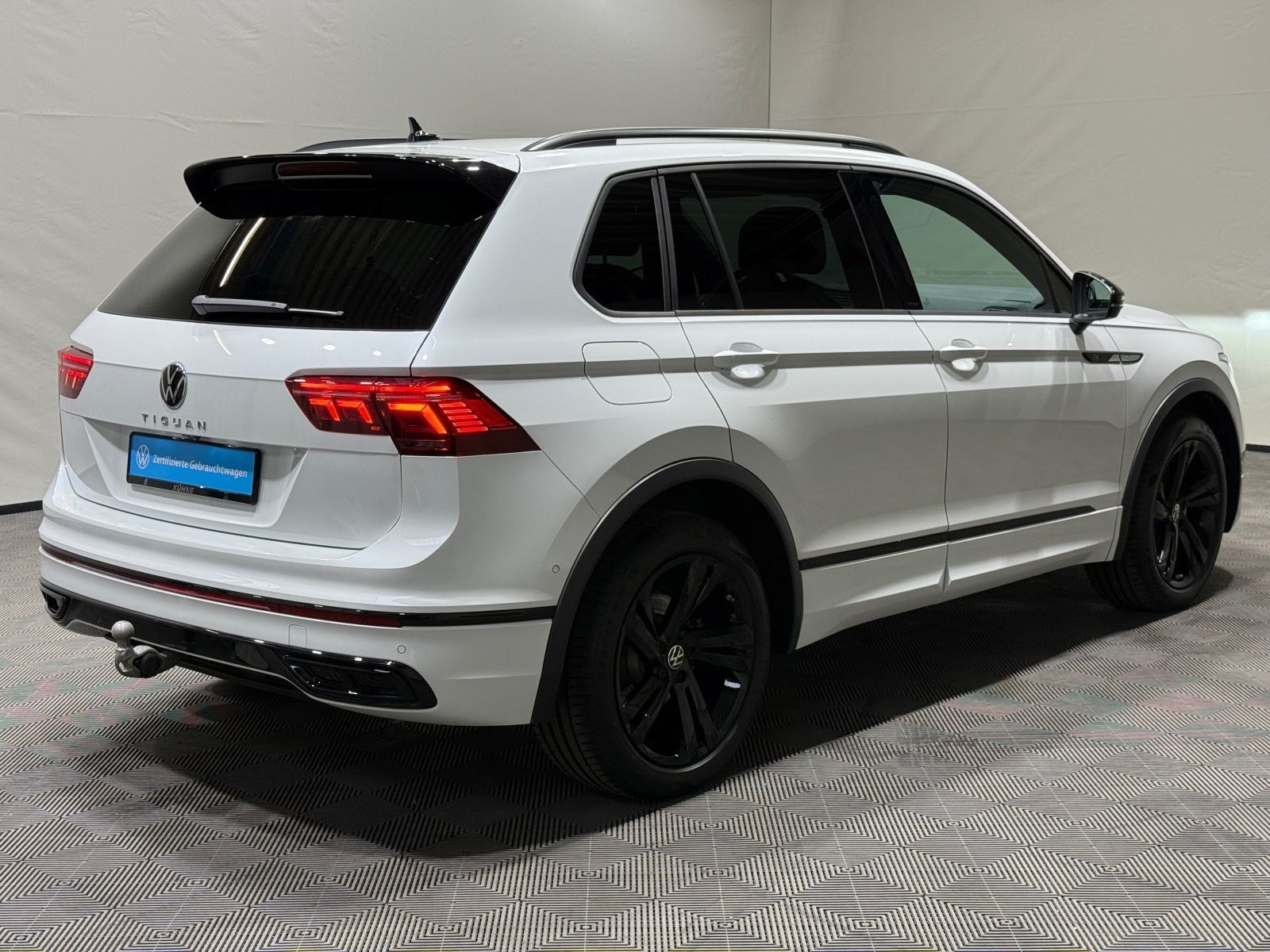 Volkswagen Tiguan R-Line 1.5 TSI DSG - Samsaru's Car Outlet