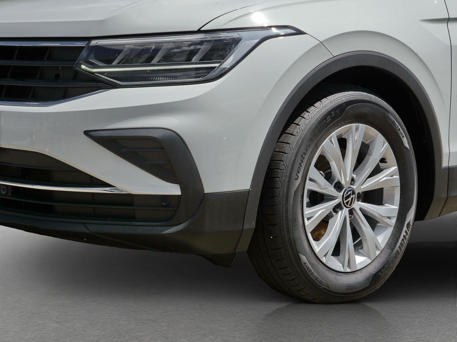 Volkswagen Tiguan 2.0 TDI - Samsaru's Car Outlet