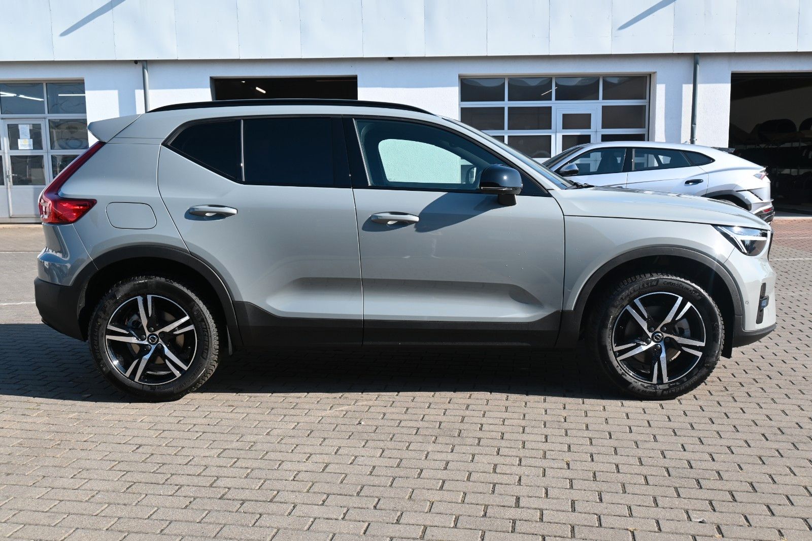 Volvo XC40 B4 DKG Plus Dark*FSHZG*360°*ACC*AHK