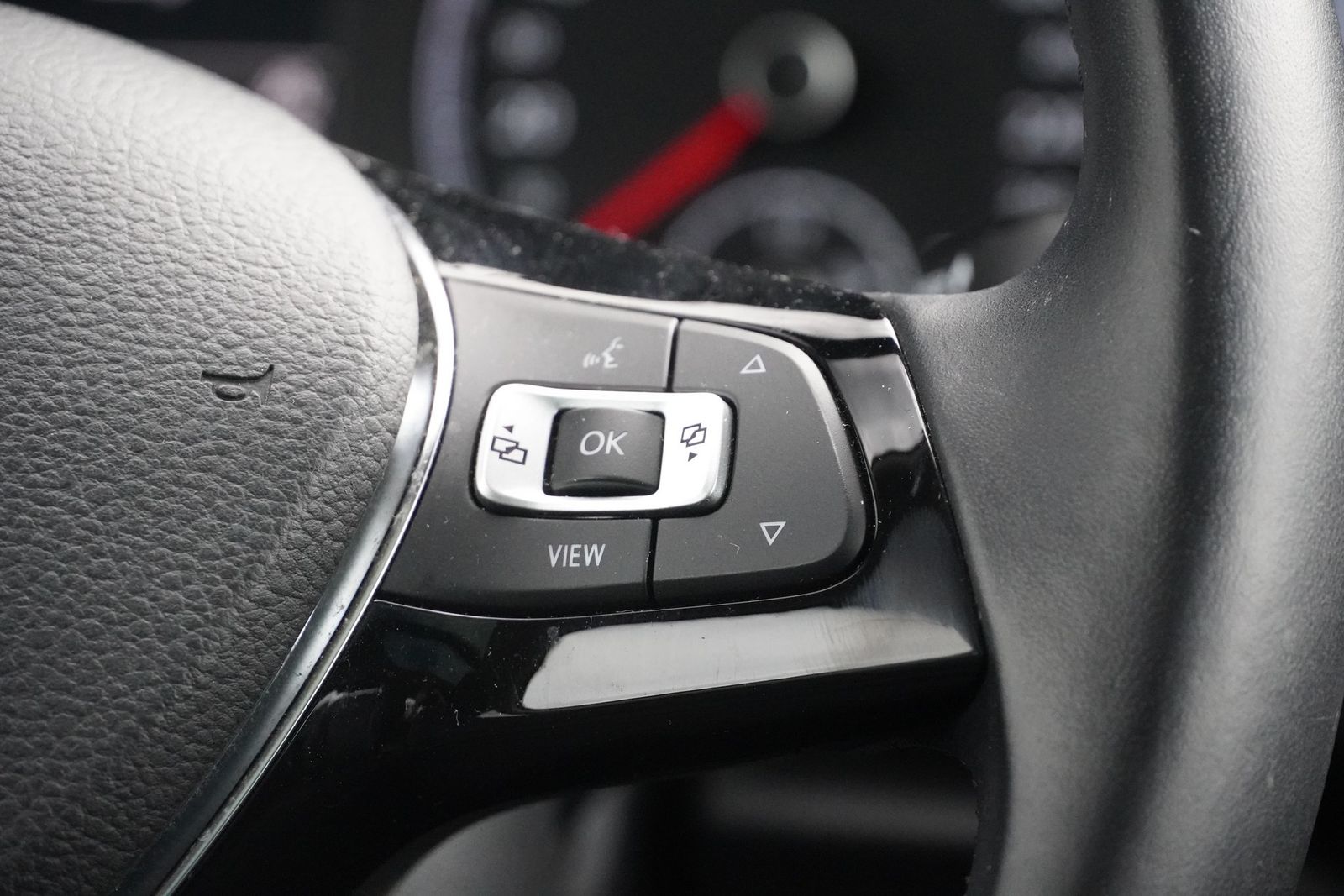 Volkswagen T-Roc 1.0 TSI United - Samsaru's Car Outlet
