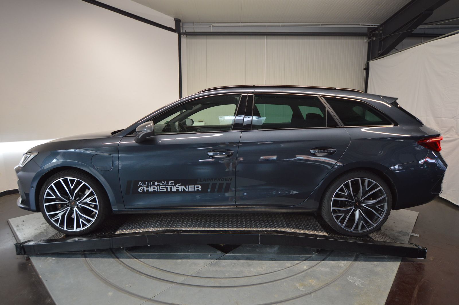 Cupra Leon Sportstourer 1.4 e-HYBRID VZ - Samsaru's Car Outlet