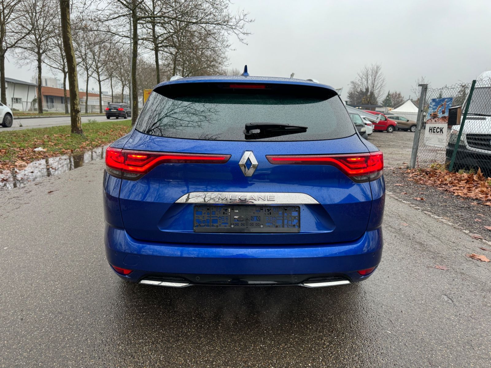 Renault Megane TCe 140 Intens Grandtour - Samsaru's Car Outlet