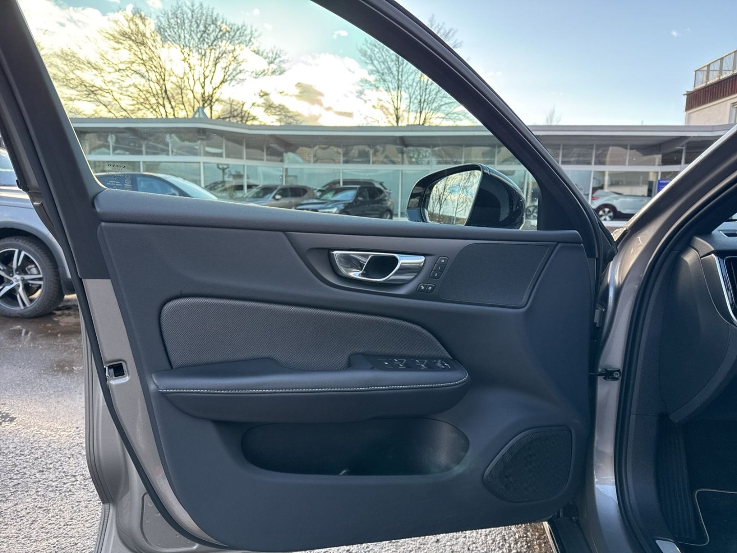 Volvo V60 Recharge T6 R Design Kombi Plug-In Hybrid AW